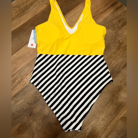 Cupshe Women’s Yellow V-Neck and Striped Bottom One-Piece Swimsuit Size L - Picture 5 of 7